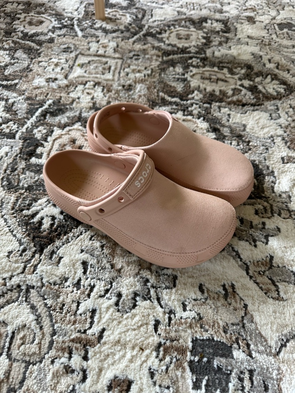 CROCS Classic Clog in Dusty Pink